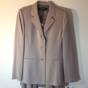 🧥👖🔥NWT Kasper 3-piece Suit - Size 8